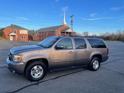 2013 CHEVY SUBURBAN 4X4 - - by dealer - vehicle for sale in evington, VA