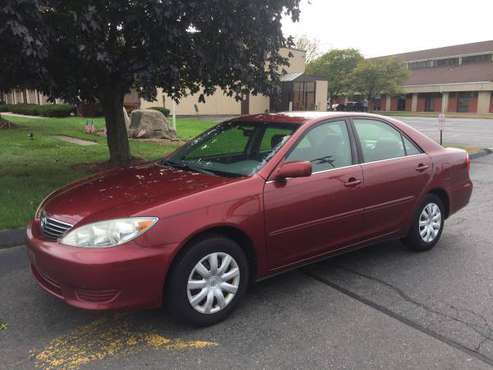 2006 Toyota Camry le ........ low miles ....... runs like NEW for sale in West Hartford, CT