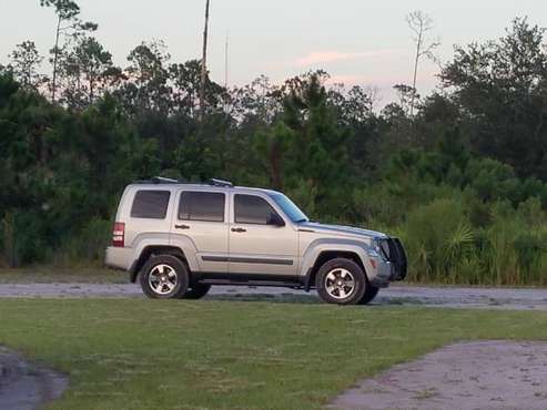 Nice looking Jeep liberty 4x4 2009 for sale in Port Saint Lucie, FL