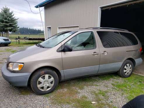 1999 TOYOTA SIENNA LE for sale in Hubbard, OR