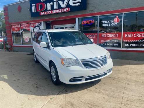 2015 Chrysler Town & Country Touring FWD for sale in Eastpointe, MI