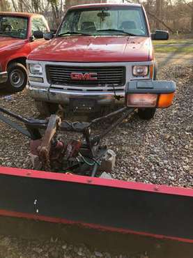 GMC 2500 3/4 ton pickup plow truck 4x4 “Low Miles” - cars & trucks -... for sale in Cromwell, CT