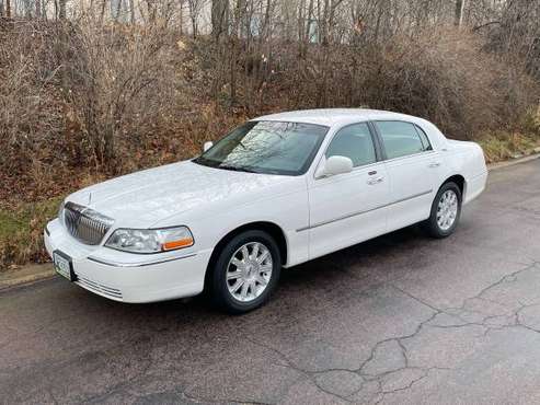 2008 Lincoln Town Car Signature Limited - - by dealer for sale in Le Sueur, MN