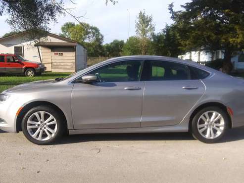 2015 Chrysler 200 limited for sale in Des Moines, IA