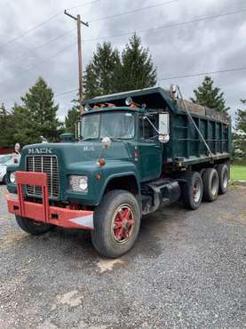 FS: 89' Mack Tri Axle Dump RD690S for sale in Quakertown, PA