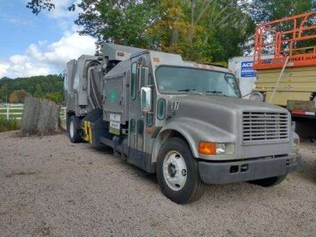 1997 International 4700 TRUCK - SIDELOAD PACKER & RECYCLING - cars & for sale in New Haven, CT