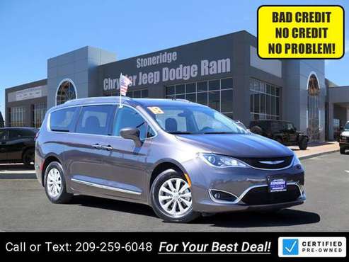2018 Chrysler Pacifica Touring L Minivan mini-van Granite for sale in Pleasanton, CA