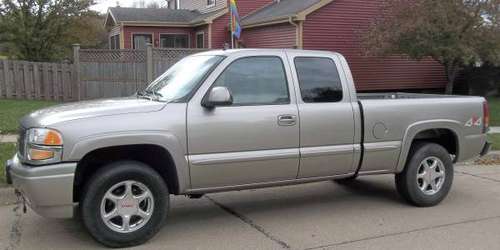 2001 GMC C3 Denali 4X4 X-Cab 4 door No rust Beautiful clean truck for sale in Sioux City, SD
