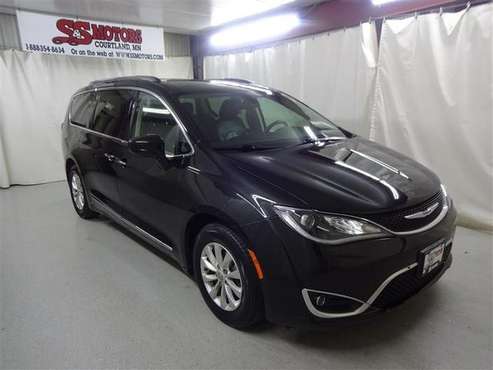 2018 Chrysler Pacifica Touring-L for sale in Courtland, MN