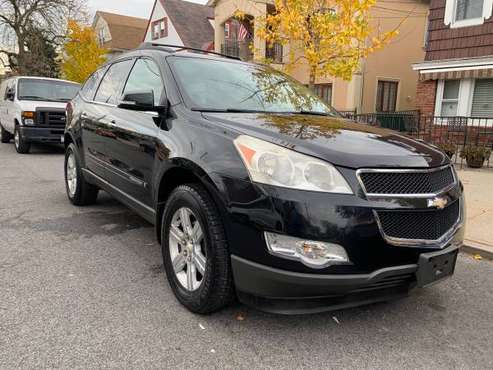 2009 Chevrolet Traverse LT 4WD SUV 8 Passenger Runs Great Clean... for sale in Brooklyn, NY