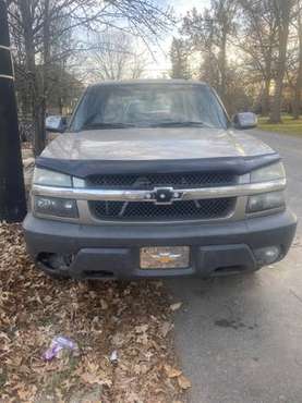 2004 CHEVROLET AVALANCHE 1500 - cars & trucks - by owner - vehicle... for sale in Louisville, KY