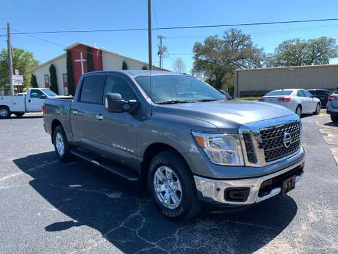 2018 Nissan Titan Crew Cab V-8, Loaded & In Excellent Condition! for sale in Pensacola, FL