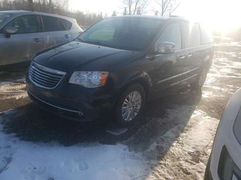 2016 Chrysler Town & Country Limited for sale in Holland , MI