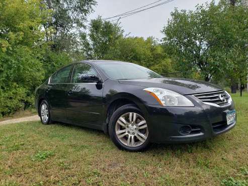 2012 Nissan Altima 2.5 S very nice and smooth for sale in Saint Paul, MN