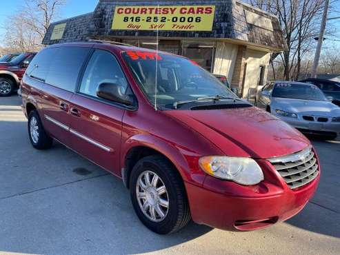 2006 Chrysler Town and Country Touring - - by dealer for sale in Independence, MO 64053, MO