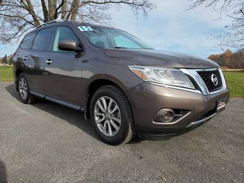 2015 Nissan Pathfinder SV Clean Carfax southern vehicle with 3rd row... for sale in Barneveld, NY