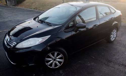 2011 Ford Fiesta Se Leather heated seats Non smoker 40 mpg - cars & for sale in Nashville, TN