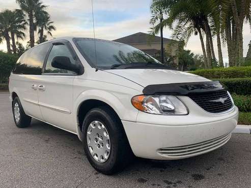 2003 Chrysler Town & Country LX 3rd Row 7 Passenger Cold Air Condition for sale in Orlando, FL