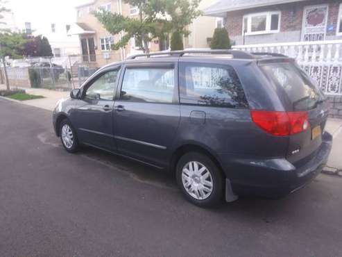 2006 Toyota Sienna CE must see 2950 for sale in South Ozone Park, NY