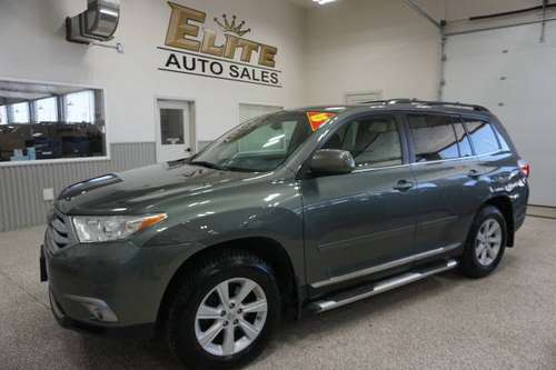 Back Up Camera/Seats Six/AWD 2013 Toyota Highlander Base AWD for sale in Ammon, ID