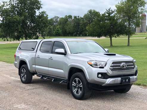 2017 Toyota Tocoma 4x4 TRD Sport V6 automatic 79k very nice for sale in Ottawa, KS