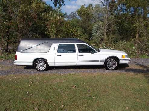 1994 Lincoln Hearse ( white funeral coach ) for sale in Merrillville, IL