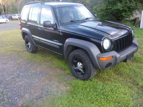 2004 Jeep Liberty (4x4) VERY NICE only (182k) miles - cars & trucks... for sale in fall creek, WI