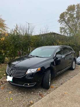 2017 LINCOLN MKT - AWD - REGULAR SERVICE - - by for sale in Naperville, IL