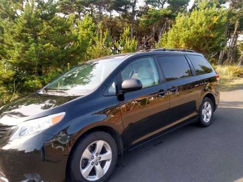 Toyota Sienna LE 2011 for sale in Warrenton, OR