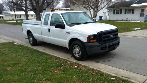 2006 FORD F250 SUPERDUTY EXT CAB W/LIFTGATE - cars & trucks - by... for sale in Berlin Heights, OH