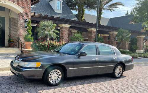 2002 Lincoln Town Car sale pending for sale in Saint Johns, FL