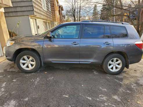 Toyota Highlander 2010 - cars & trucks - by owner - vehicle... for sale in Syracuse, NY