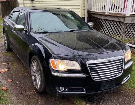 Must see Beautiful Chrysler 300 - cars & trucks - by owner - vehicle... for sale in Sheffield Lake, OH