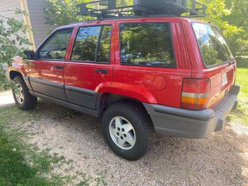 1994 Red Jeep Grand Cherokee Laredo, Manual Transmission - cars & for sale in Petaluma , CA