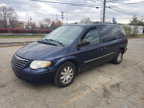 2005 CHRYSLER TOWN & COUNTRY - - by dealer - vehicle for sale in Columbus, OH