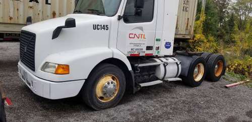 2005 volvo day cab - cars & trucks - by owner - vehicle automotive... for sale in Chicago, IL