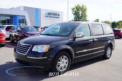2008 Chrysler Town & Country Limited for sale in GRANDVILLE, MI