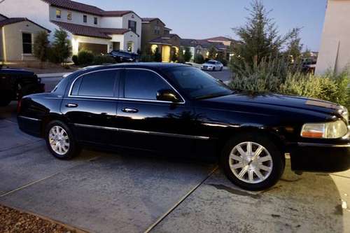 2011 Lincoln Town Car Signature LIMITED for sale in Tucson, AZ