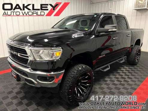 2019 RAM 1500 Big Horn Crew Cab 4x4 pickup Black for sale in Branson West, MO