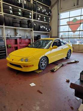 Yellow 2000 acura type R low km for sale in Niagara Falls, NY