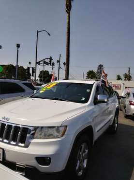 2013 JEEP GRAND CHEROKEE - cars & trucks - by dealer - vehicle... for sale in Oxnard, CA