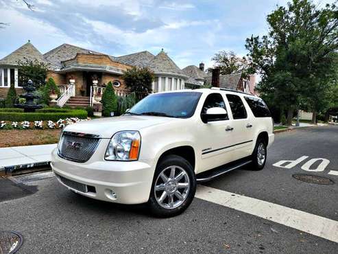 2013 GMC YUKON XL DENALI AWD 4X4 CLEAN IN AND OUT! MINT! - cars & for sale in Tennent, NJ