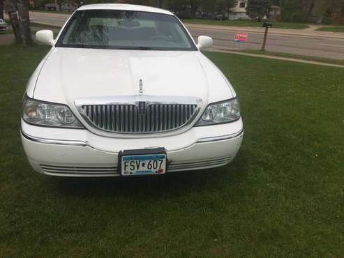 Lincoln town for sale in Minneapolis, MN
