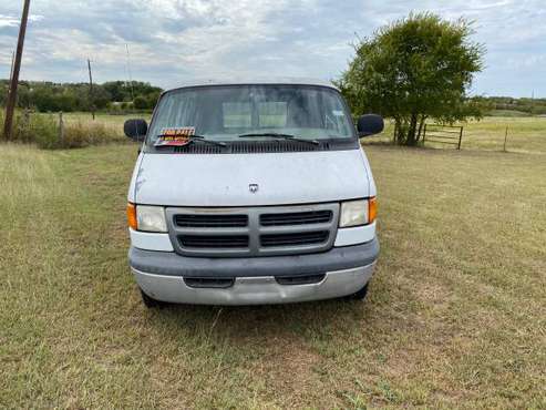 1999 Dodge 3/4 Van for sale in Bruceville, TX