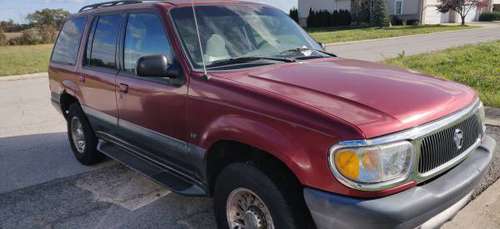 2000 mercury mountaineer V8 for sale in Monroe, MI