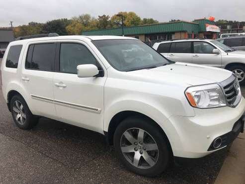 2012 Honda Pilot Touring * One owner truck 4WD * 8 Passengers seats* for sale in Burnsville, MN