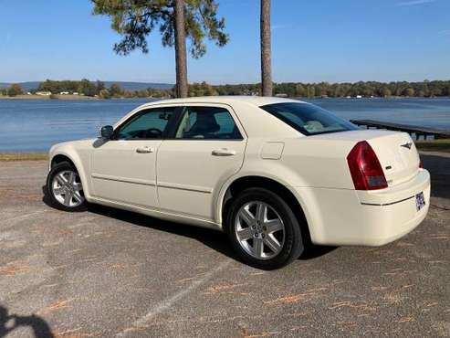 Chrysler 300 AWD Limited edition/Family owned and Garaged - cars & for sale in hixson, TN