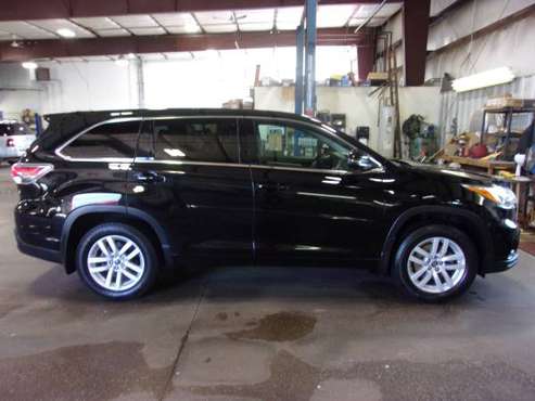 2016 Toyota Highlander AWD...low miles for sale in Kingsford, WI