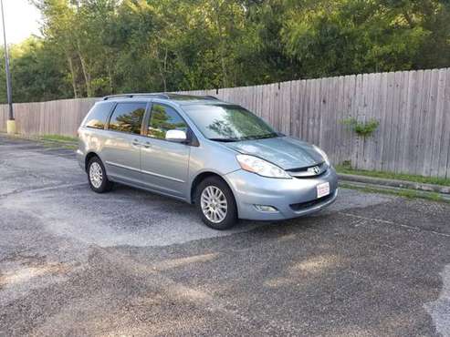 2008 Toyota Sienna XLE Limited / CLEAN TITLE & CAR FAX / FULLY LOADED for sale in Houston, TX