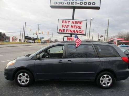 2006 Toyota Sienna LE 7-Passenger ( Buy Here Pay Here ) - cars & for sale in High Point, NC